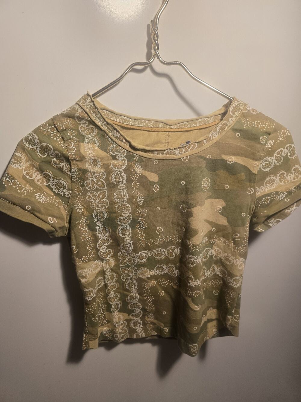 Pilcro S/S Crop Top Womens XS Green Camo Cropped 100% Cotton Scoop Neck Knit raw